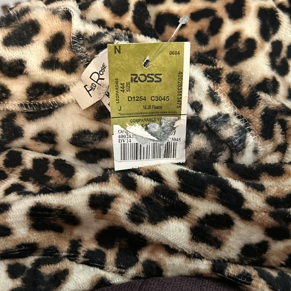 Faded Rose Leopard Print Fleece Hoodie. Kangaroo pocket. New with Tags. Medium - Picture 5 of 5